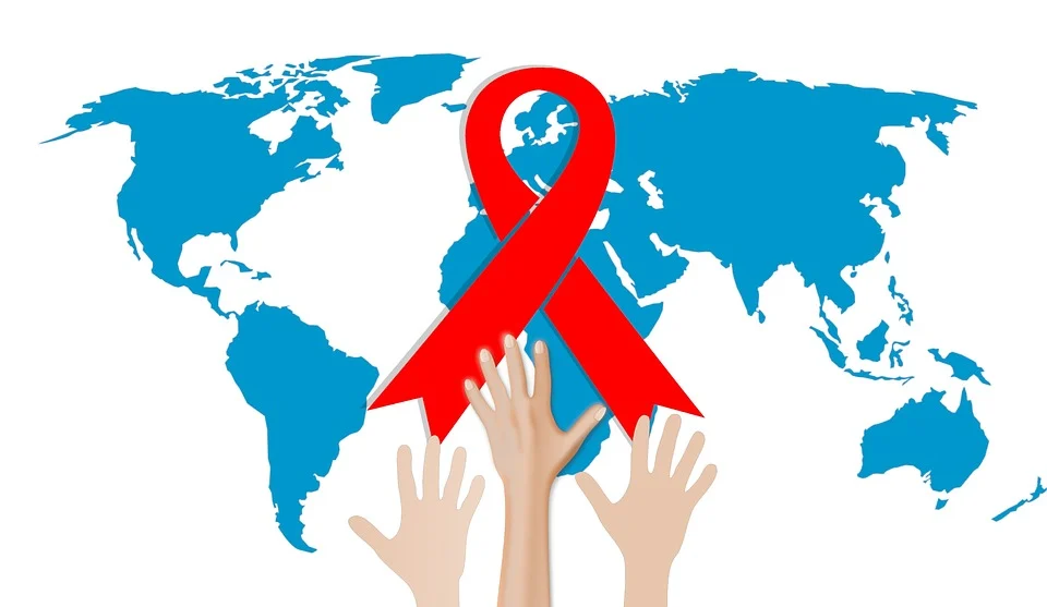 Baner przedstawia dłonie wyciągnięte do czerwone wstążki (symbol walki z AIDS i HIV), na tle mapy świata