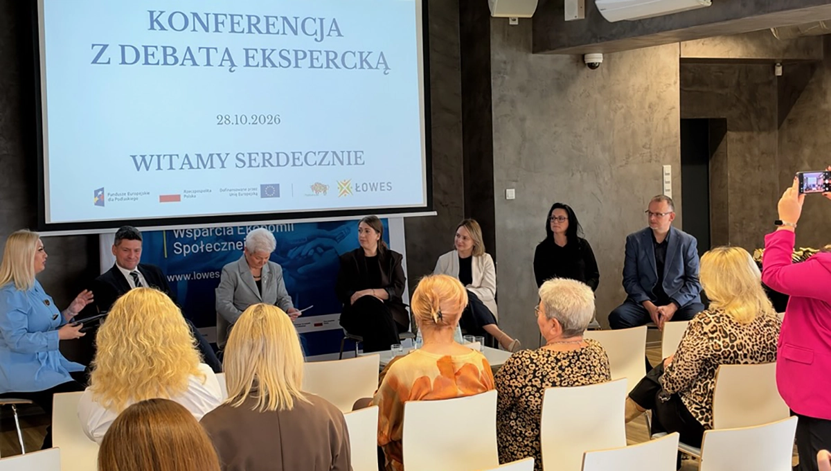 Izabela Wasilewska, dyrektor Centrum Usług Społecznych w Stawiskach w gronie ekspertów podczas debaty